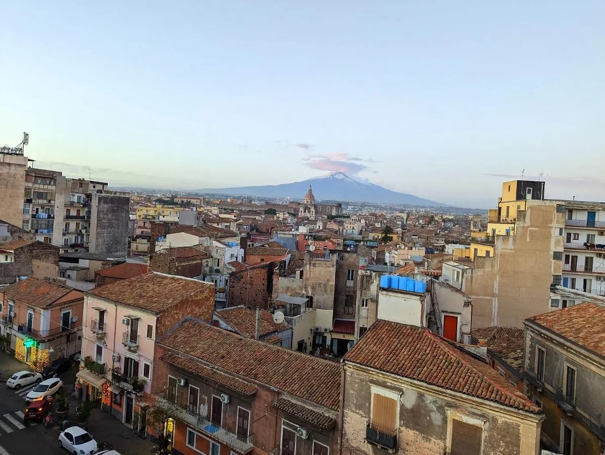 Bohemian Apartment Terrace Downtown Aeroporto di Catania Fontana Rossa